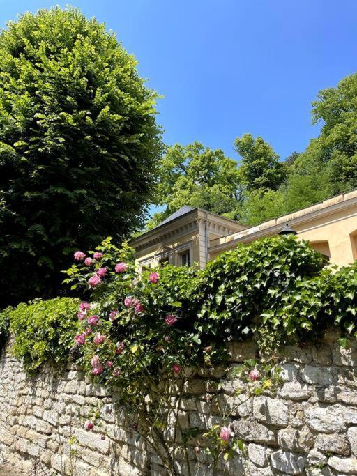 Romantique Jacuzzi, Au Chateau A 30 Min De Paris Apartman Limay Kültér fotó