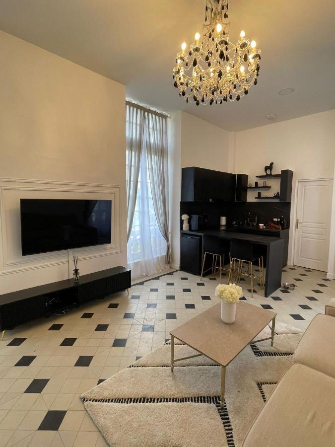 Romantique Jacuzzi, Au Chateau A 30 Min De Paris Apartman Limay Kültér fotó